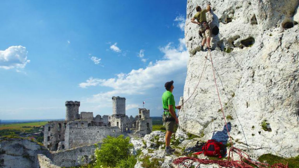 Magiczny Zamek Ogrodzieniec leży na Jurze Krakowsko-Częstochowskiej. Został wybudowany w XIV – XV w. przez ród Włodków Sulimczyków (fot. slaskie.travel/ T. Gębuś)