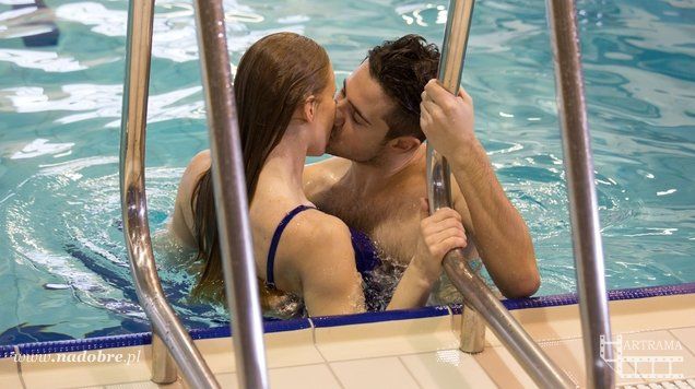 Pocałunki w basenie