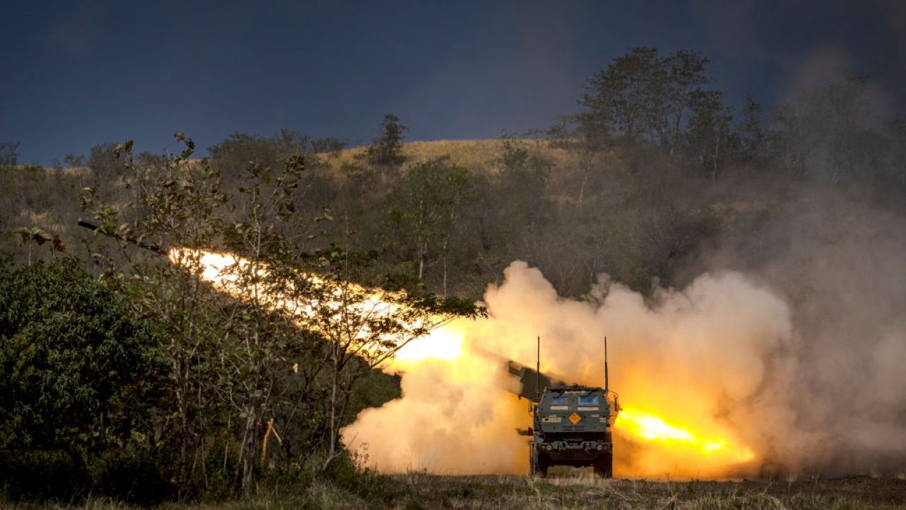 Systemy rakietowe HIMARS to wizytówka amerykańskiej armii. (Fot. Ezra Acayan/Getty Images)