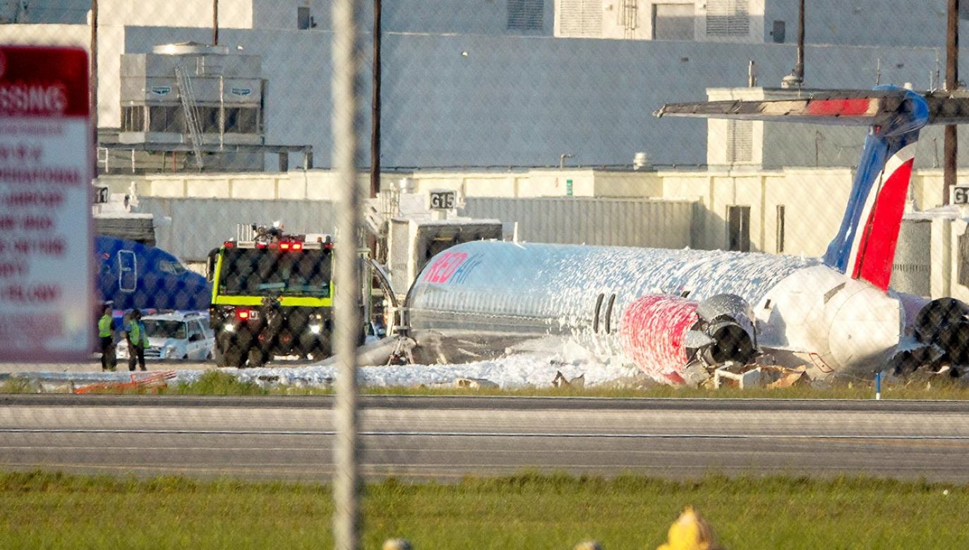 Samolot Red Air Flight 203 w Miami (fot. PAP/EPA/CRISTOBAL HERRERA-ULASHKEVICH)