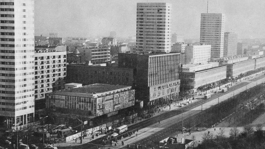 Warszawa przed 1970 rokiem. Fot. autor nieznany/Warszawa 1945-1970, Wydawnictwo "Sport i Turystyka", Warszawa 1970, s. 85, Domena publiczna, https://commons.wikimedia.org/w/index.php?curid=57461878