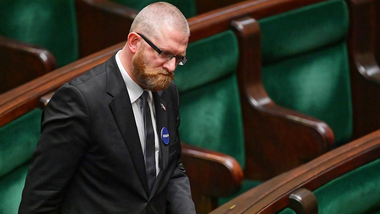 Oburzające zachowanie polityka Konfederacji (fot. PAP/Marcin Obara) Oburzające zachowanie polityka Konfederacji (fot. PAP/Marcin Obara)