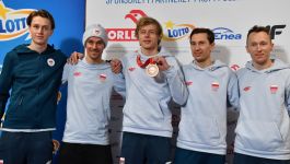 Paweł Wąsek, Piotr Żyła, Dawid Kubacki, Kamil Stoch i Stefan Hula po przylocie z Chin (fot. PAP/Piotr Nowak) Paweł Wąsek, Piotr Żyła, Dawid Kubacki, Kamil Stoch i Stefan Hula po przylocie z Chin (fot. PAP/Piotr Nowak)