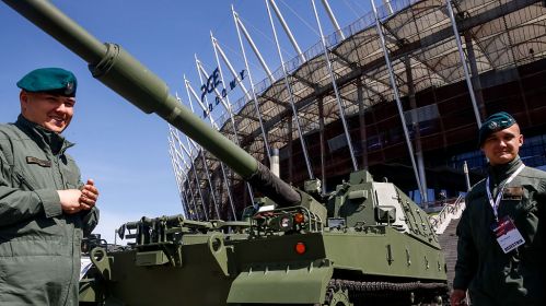 Выстава вайсковай тэхнікі перад уваходам на канферэнцыю «Defence24 Days». Фота: Dominika Zarzycka / SOPA Images / LightRocket via Getty Images