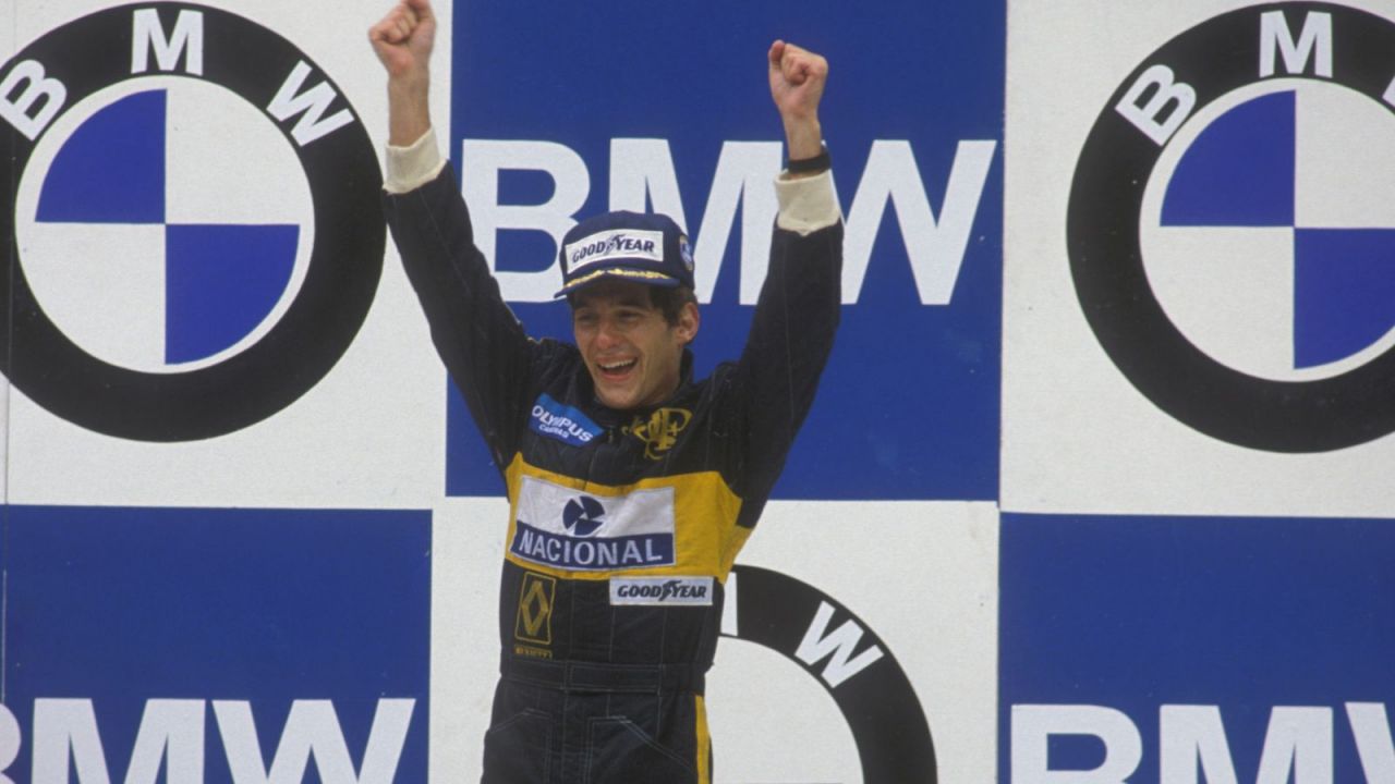 Ayrton Senna po zwycięstwie w Estoril w 1985 roku (fot. Getty Images)