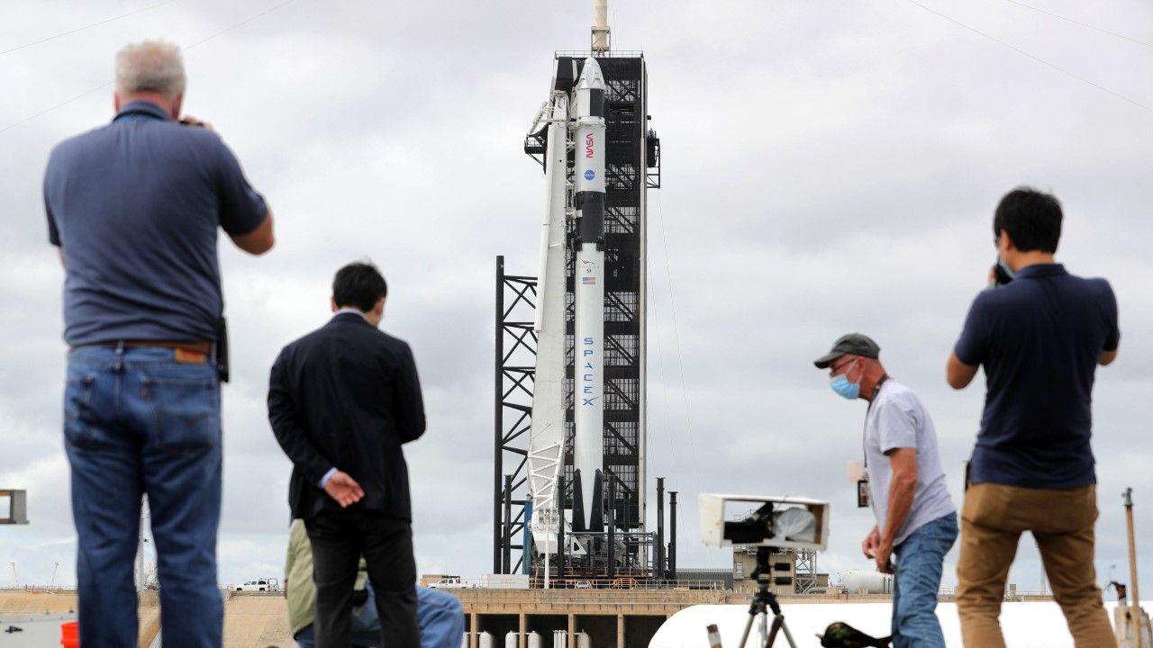 Start rakiety Falcon9 znów odłożony (fot. Joe Burbank/Orlando Sentinel/Tribune News Service via Getty Images) Start rakiety Falcon9 znów odłożony (fot. Joe Burbank/Orlando Sentinel/Tribune News Service via Getty Images)