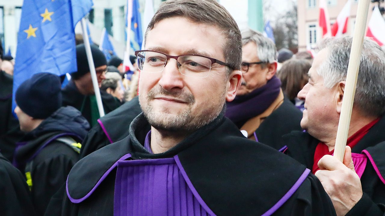 Sędzia Paweł Juszczyszyn (fot. Beata Zawrzel/NurPhoto via Getty Images)