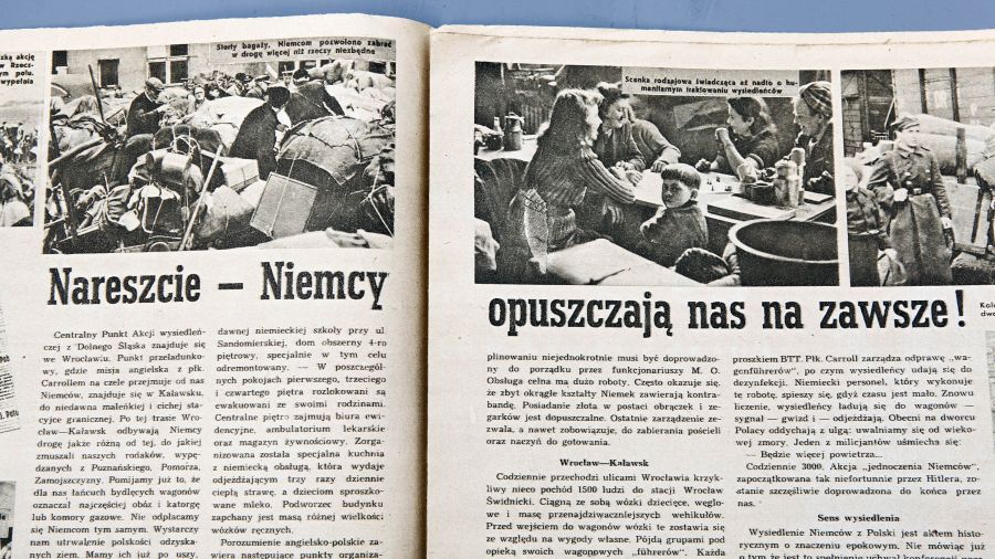 Wrocław, 1946. Wysiedlanie Niemców. Reprodukcja z: „Żolnierza Polskiego”, nr 10, marzec 1946 rok. Reprodukcja:FoKa / Forum
