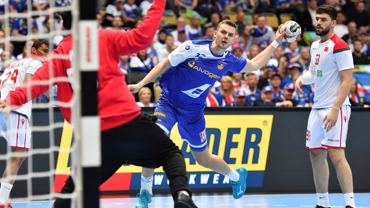 Sigvaldi Bjoern Gudjonsson w akcji podczas MŚ 2019 (fot. Getty)