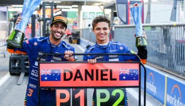 Daniel Ricciardo (L) i Lando Norris (P) po wygranej zespołu z Woking w GP Włoch 2021 (fot. Getty)