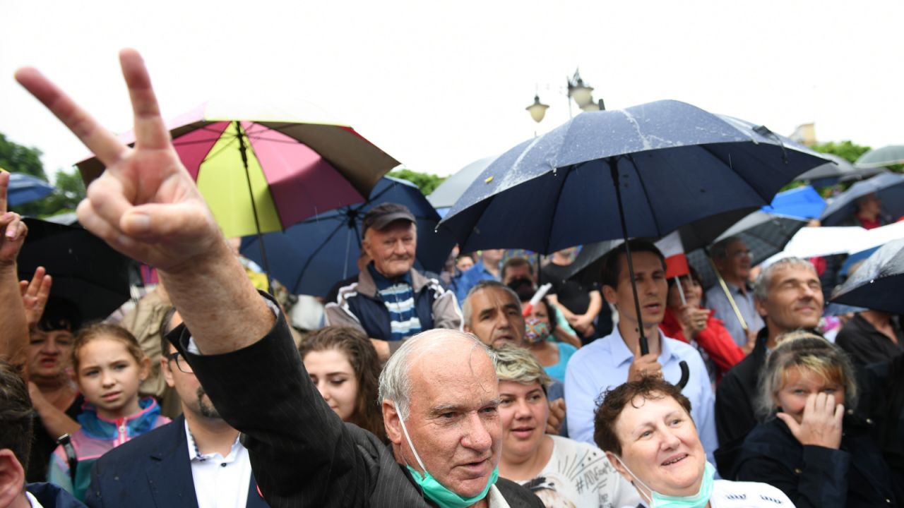 W niedzielę frekwencja na Podkarpaciu wyniosła 63,37 proc. (fot. PAP/Adam Warzawa) W niedzielę frekwencja na Podkarpaciu wyniosła 63,37 proc. (fot. PAP/Adam Warzawa)
