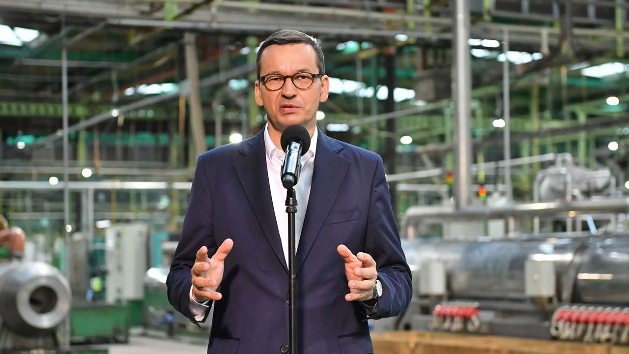 Po naradach ze zwierzchnikiem sił zbrojnych, prezydentem Andrzejem Dudą podjęliśmy decyzję o zainwestowaniu dodatkowych środków 300 do 400 mln zł w odbudowę możliwości produkcyjnych nitrocelulozy (fot. PAP/Wojtek Jargiło) Po naradach ze zwierzchnikiem sił zbrojnych, prezydentem Andrzejem Dudą podjęliśmy decyzję o zainwestowaniu dodatkowych środków 300 do 400 mln zł w odbudowę możliwości produkcyjnych nitrocelulozy (fot. PAP/Wojtek Jargiło)