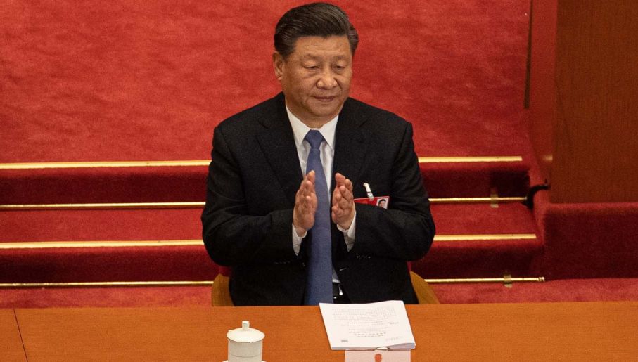 Xi Jinping jest nieustępliwym politykiem (fot. PAP/EPA/ROMAN PILIPEY / POOL)