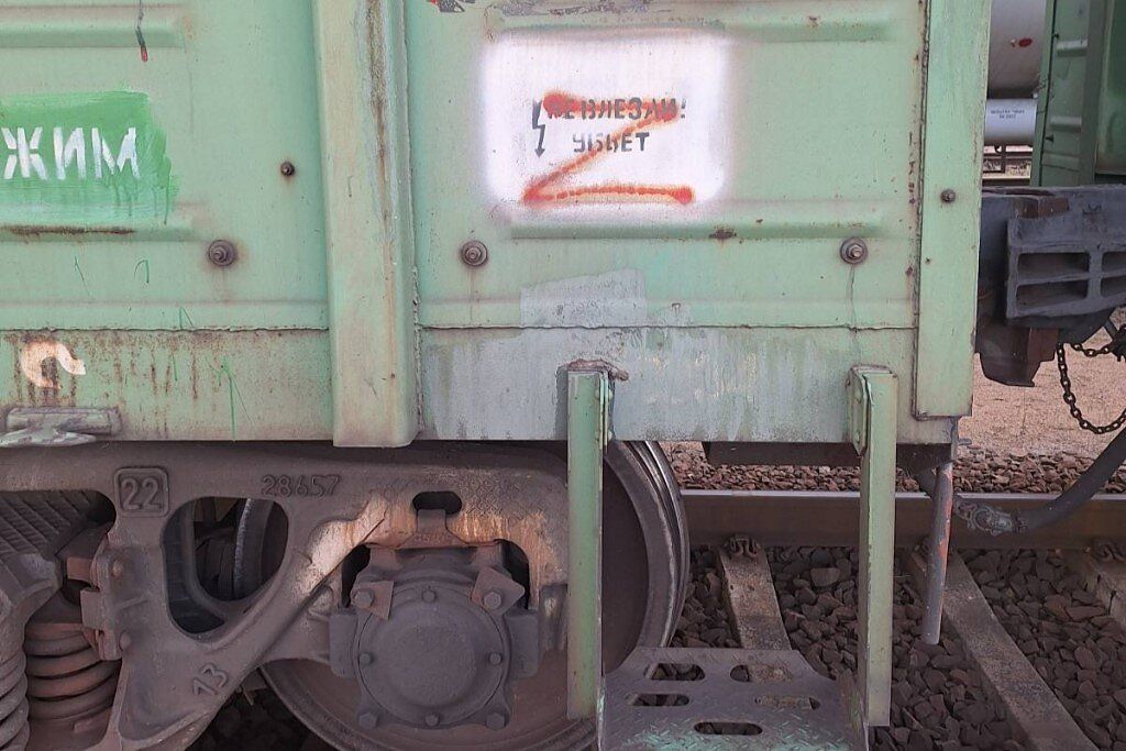 Вагон з забароненай у Літве сімволікай. (Фота: LRT / LTG nuotr)