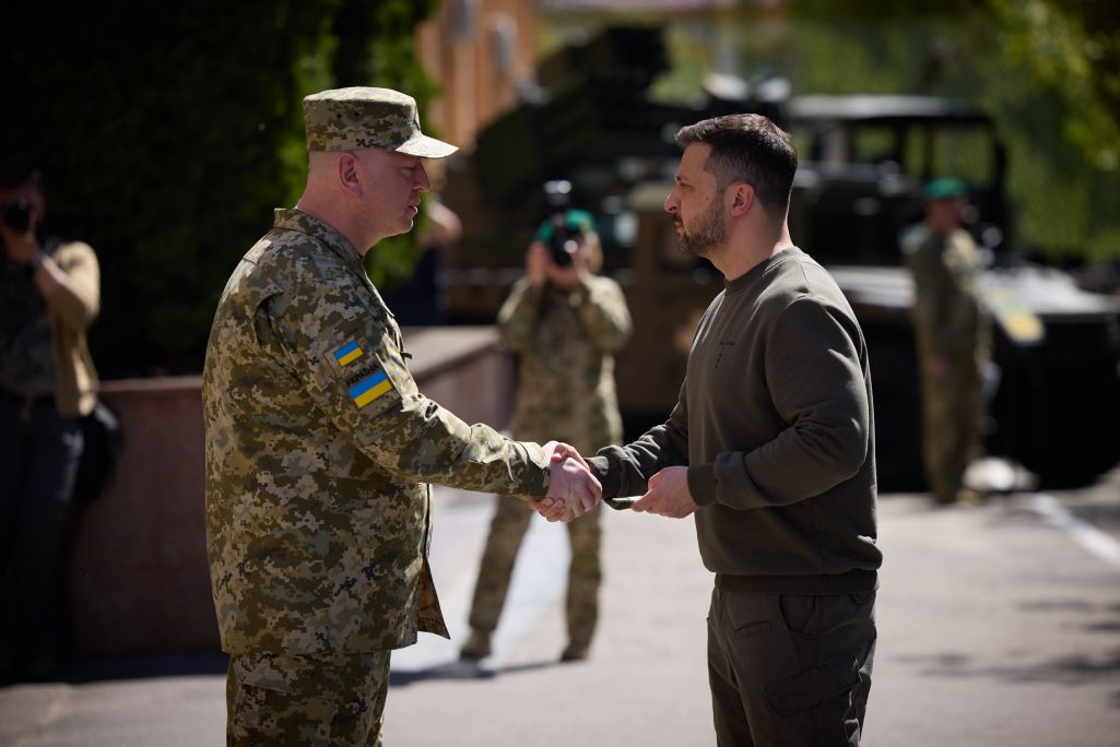 Здымак мае ілюстрацыйны характар. Рабочая паездка прэзідэнта Украіны ў Хмяльніцкую вобласць, Украіна. 3 траўня 2024 года. (Фота: president.gov.ua)