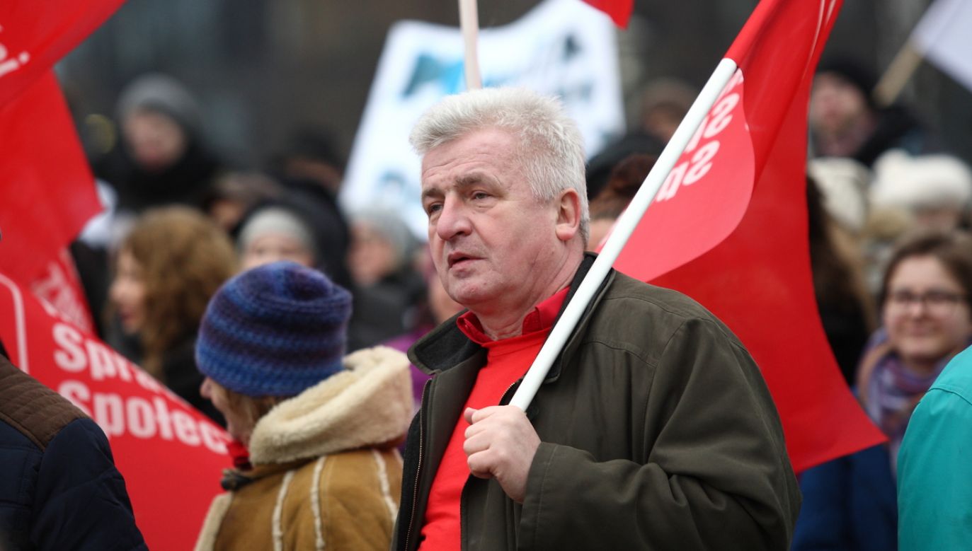 Piotr Ikonowicz na manifestacji (fot. NurPhoto/NurPhoto via Getty Images)