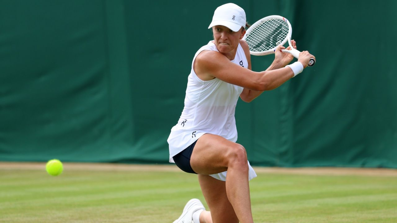Świątek w 2. rundzie Wimbledonu. Kiedy mecz z Caty McNally? (fot. Getty)