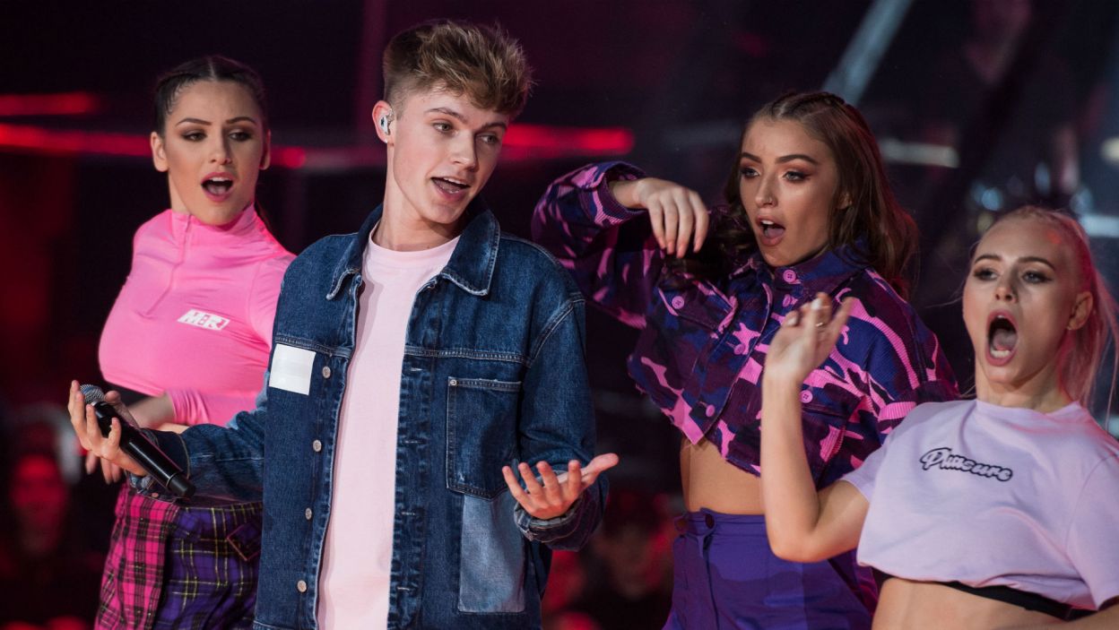 Koncerty na całym świecie, miliony wyświetleń piosenek na YouTube – HRVY gościnnie w „The Voice Kids”! (fot. J. Bogacz/TVP)