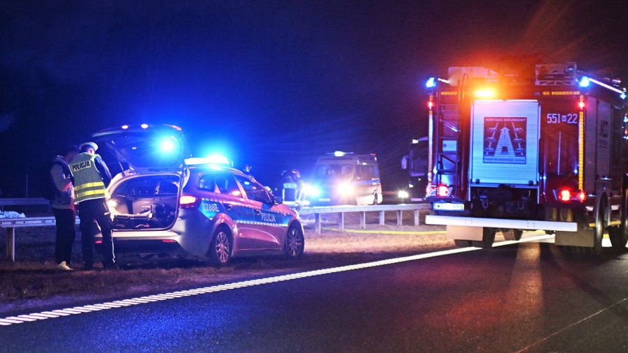 Szesnaście osób ucierpiało w nocnym karambolu na trasie A4 w okolicach węzła Mikołajowice (fot. PAP/Przemysław Piątkowski, zdjęcie ilustracyjne)
