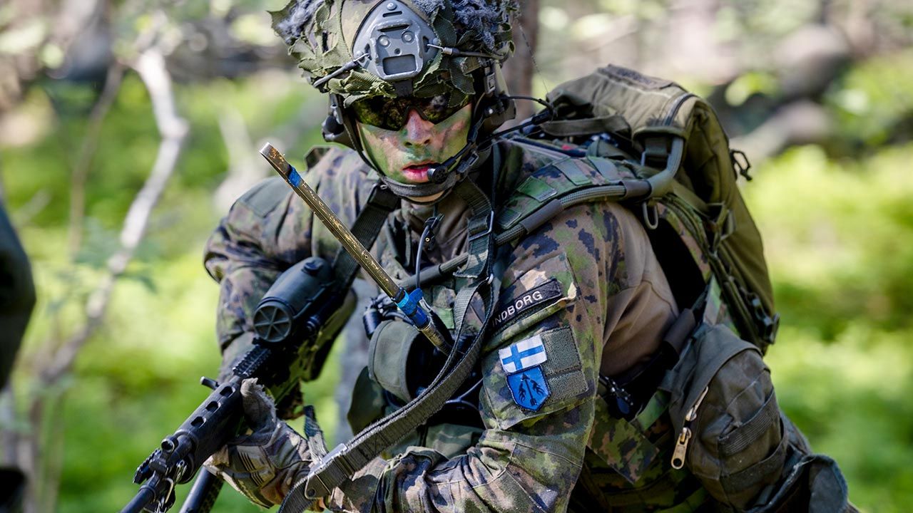 Finlandia jako jeden z nielicznych europejskich krajów nie zniosła zasadniczej służby wojskowej (fot. Jonas Gratzer/Getty Images)