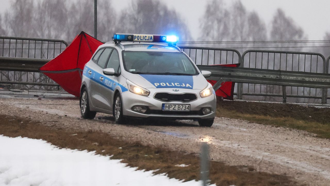 Mazowiecka policja dostała informację o makabrycznym odkryciu w miejscowości Olszewo-Borki (powiat Ostrołęka). W przepuście wodnym przy ul. Warszawskiej zauważono ludzkie zwłoki.