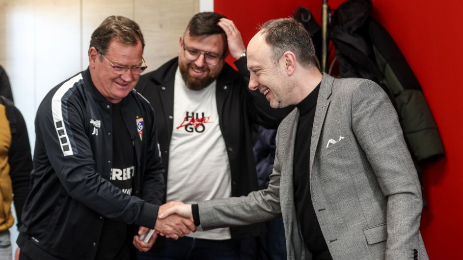 Od lewej: trener Jan Urban, Łukasz Milik (dyrektor sportowy Górnika) i Bartłomiej Gabryś z zarządu zabrzańskiego klubu (fot. PAP) Od lewej: trener Jan Urban, Łukasz Milik (dyrektor sportowy Górnika) i Bartłomiej Gabryś z zarządu zabrzańskiego klubu (fot. PAP)