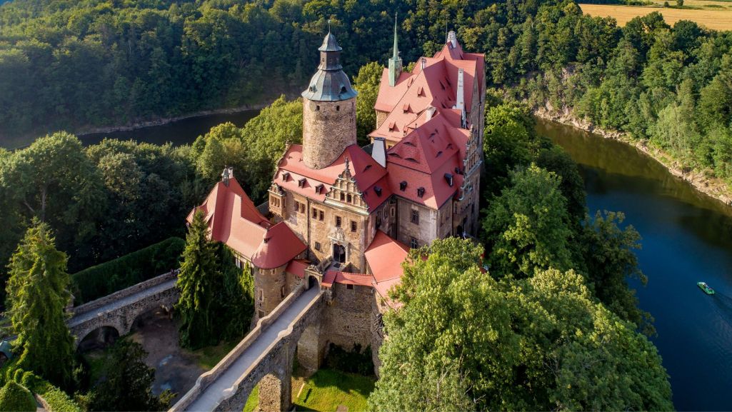 Na zdjęciu Zamek Czocha (fot. Nahlik/ Shutterstock)