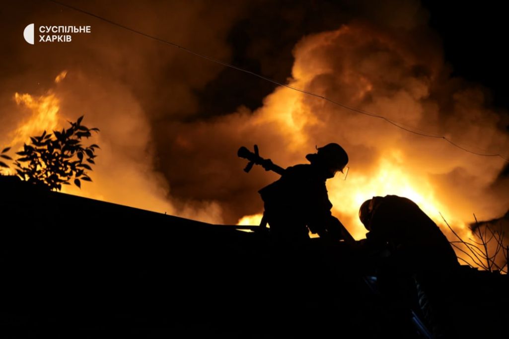Пажар у выніку падзення абломкаў расейскага беспілотніка. Украіна, Харкаў. 4 траўня 2024 года. (Фота: suspilne_kharkiv / Telegram)