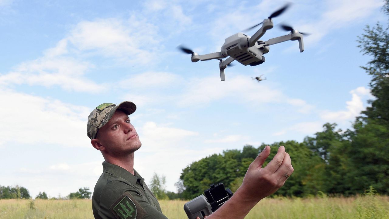 Ukraińcy wykorzystują drony do walki z rosyjskimi okupantami (fot. PAP/UKRINFORM)