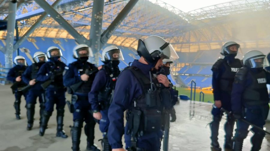 Mecz Lecha Poznań pod okiem policji. Operacja „Belgrad” (fot. Oddział Prewencji Policji w Poznaniu)