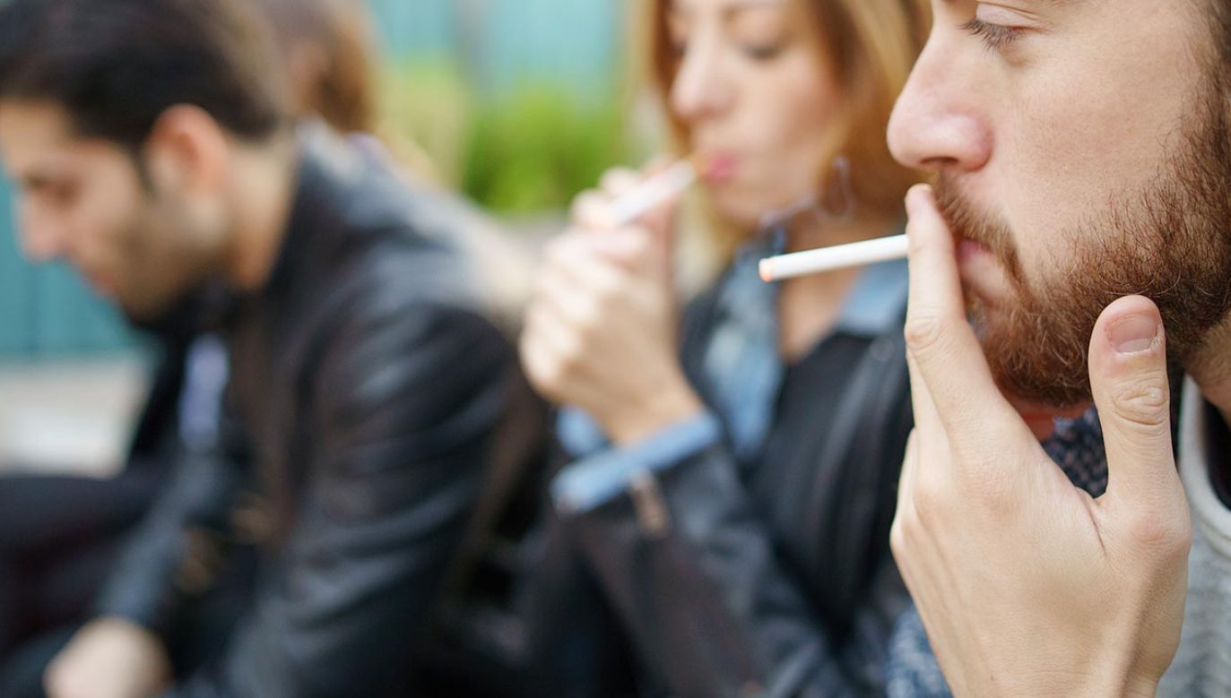 Jednym ze skutków pandemii jest wzrost liczby palaczy (fot. Shutterstock)