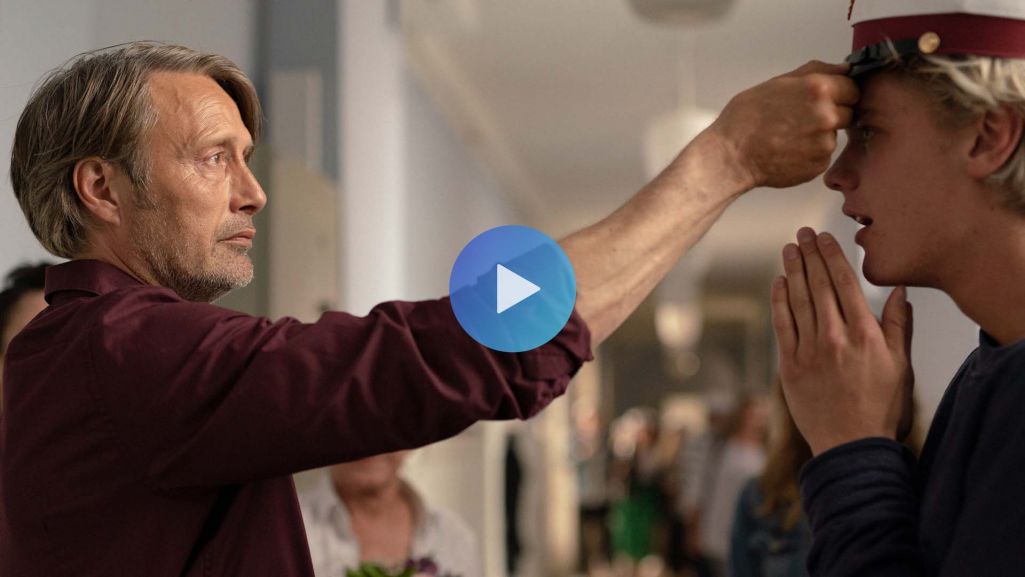 Mads Mikkelsen w filmie „Na rauszu” wciela się w znudzonego życiem nauczyciela. Fot. Materiały prasowe Best Film