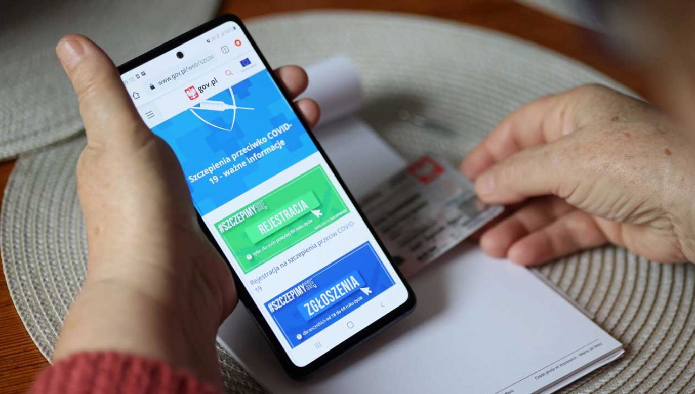 Konferencja przedstawicieli rządu ws. szczepień na COVID-19 (fot. PAP/Leszek Szymański)