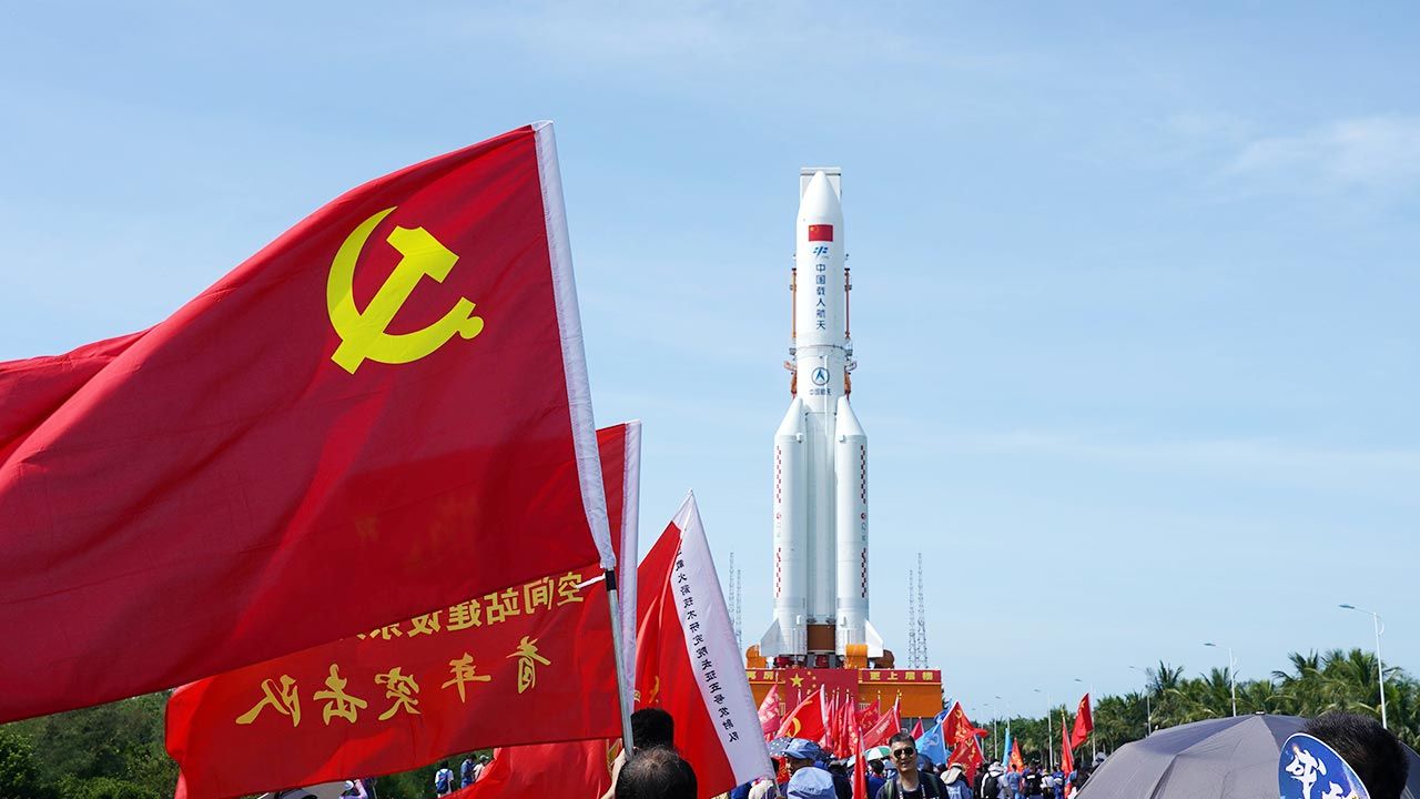 Chińska rakieta Long March 5B (fot. CFOTO/Future Publishing via Getty Images)
