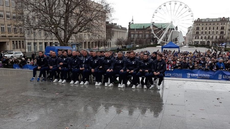 Pierwszy gwizdek na placu Wolności. Lech Poznań tuż przed rundą wiosenną (fot. Krystian Kaliszak)