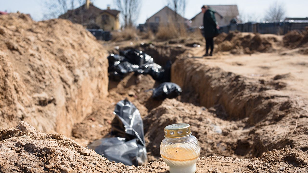 Zbieranie dowodów na zbrodnie wojenne na Ukrainie (fot.  Anastasia Vlasova/Getty Images)