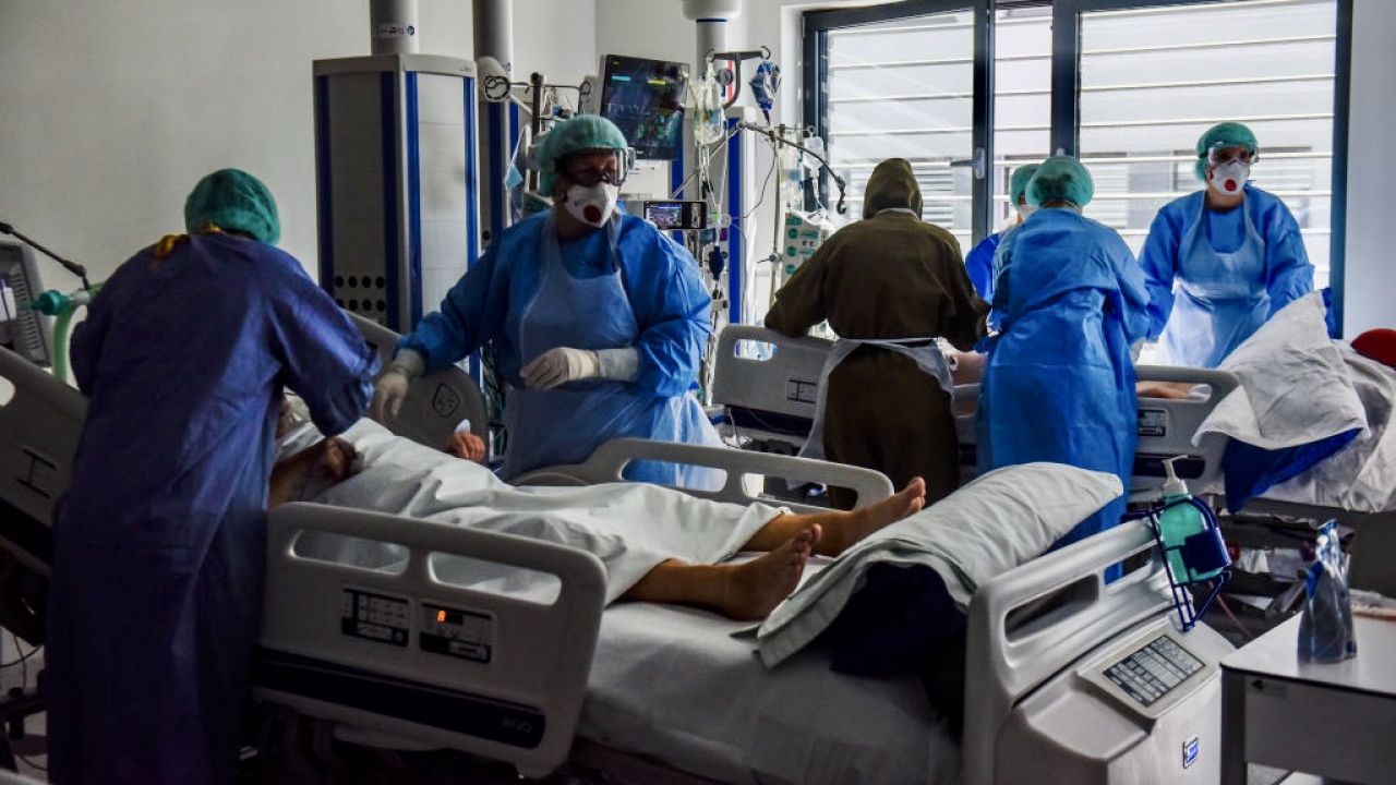 Dodatkowe pieniądze dla lekarzy walczących z koronawirusem – zapowiedział minister zdrowia (fot. Omar Marques/Getty Images)