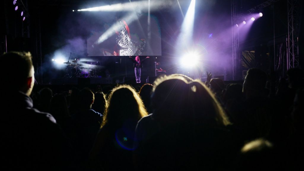 Juwenalia w Polsce to m.in. koncerty, parady, silent disco i symboliczne przejęcie władzy nad miastem przez studentów. Fot. Jarek Praszkiewicz/ PAP