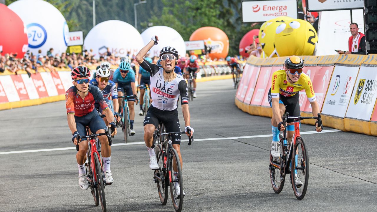 Rafał Majka na trasie 80. Tour de Pologne (fot. PAP/Maciej Kulczyński)