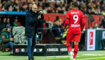 Peter Bosz i Leon Bailey (fot. Getty Images)