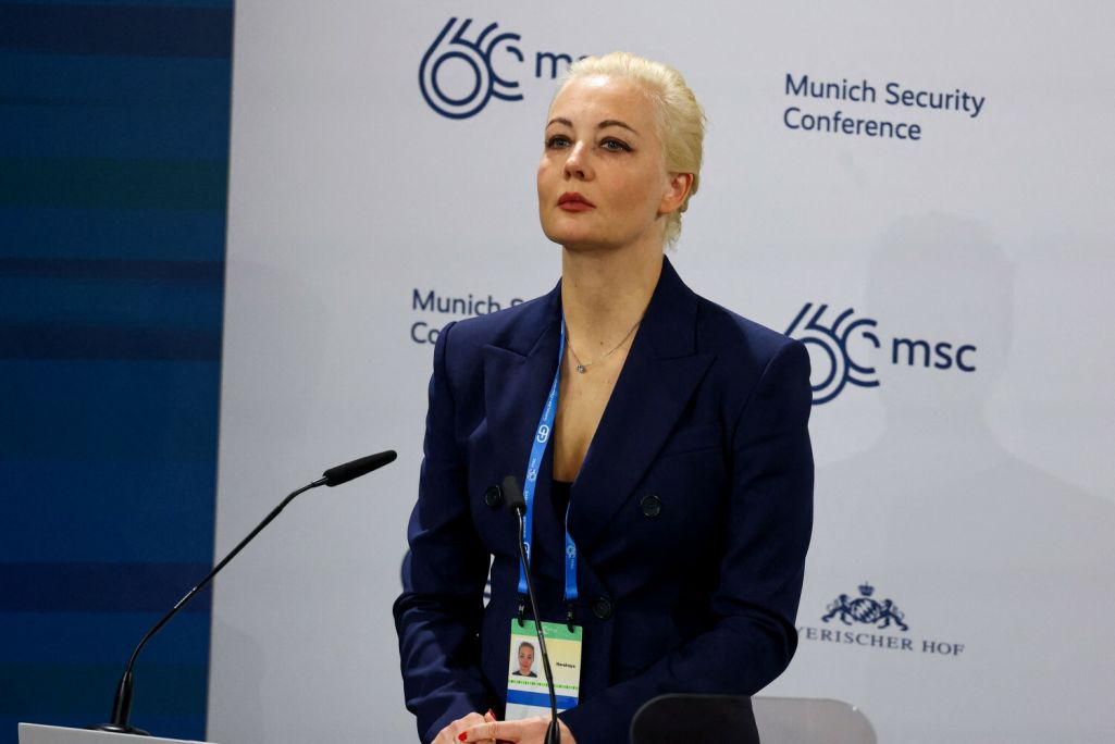 Юлія Навальная ўдзельнічае ў Мюнхенскай канферэнцыі па бяспецы (MSC) у дзень абвяшчэння пра смерць мужа Аляксея Навальнага ў Мюнхене, Нямеччына. 16 лютага 2024 года. (Фота: Kai Pfaffenbach / AFP / East News)
