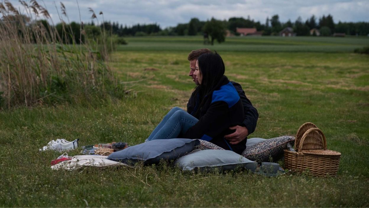 U Krzyśka dzień upływał spokojnie i romantycznie — wspólne chwile z Agnieszką utwierdziły go w przekonaniu, że jego serce dokonuje właściwego wyboru. Fot. materiały prasowe/TVP