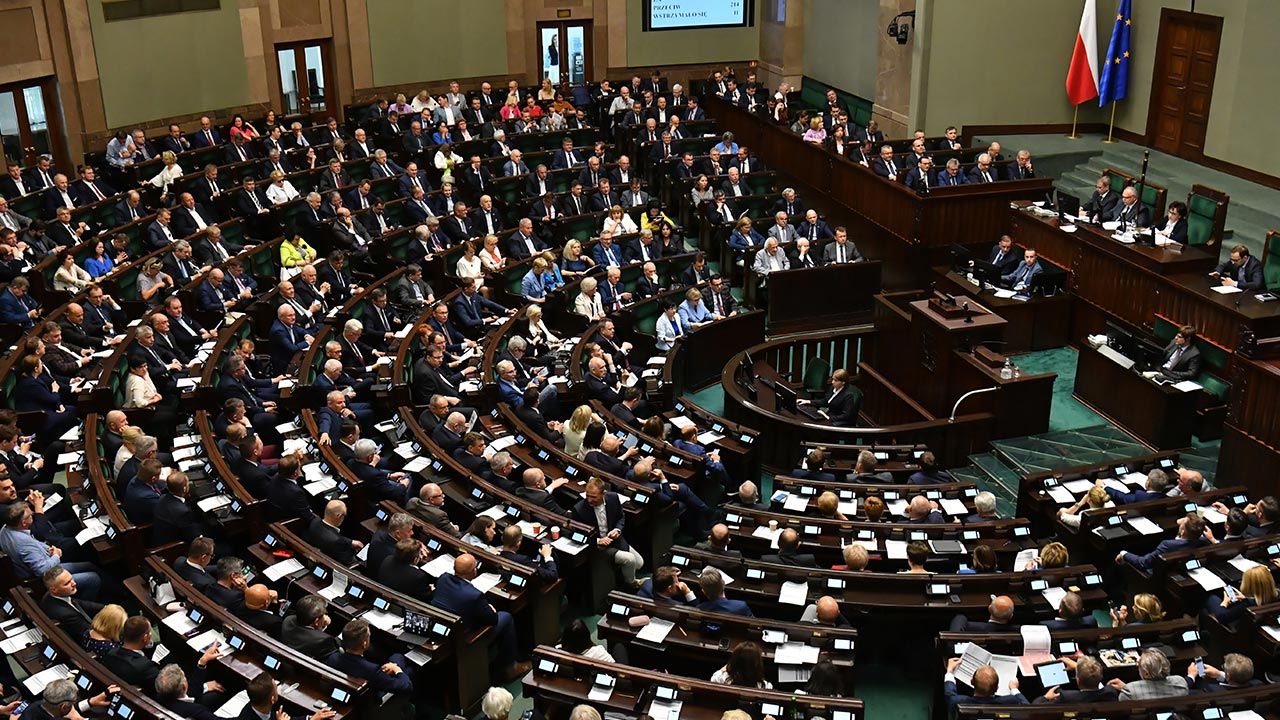 Jak wyglądałby rozkład sił w Sejmie? (fot. PAP/Piotr Nowak)