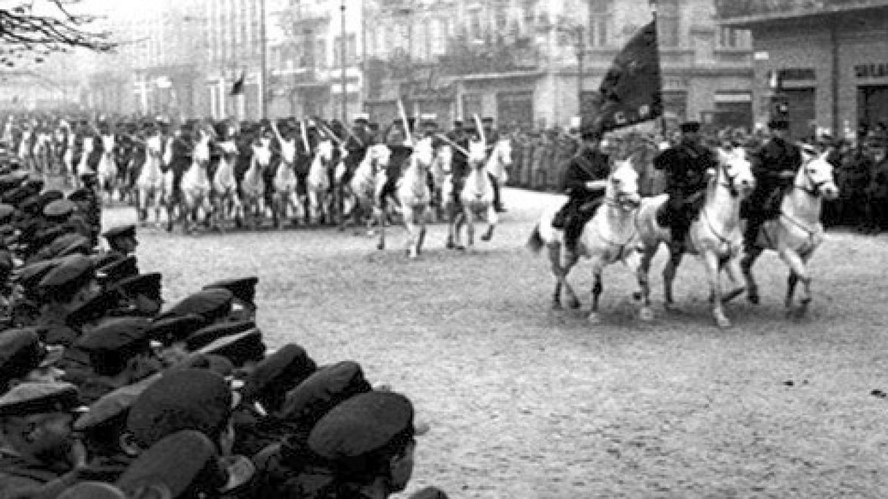 Defilada kawalerii sowieckiej po kapitulacji Lwowa (fot. Wikimedia/domena publiczna) Defilada kawalerii sowieckiej po kapitulacji Lwowa (fot. Wikimedia/domena publiczna)