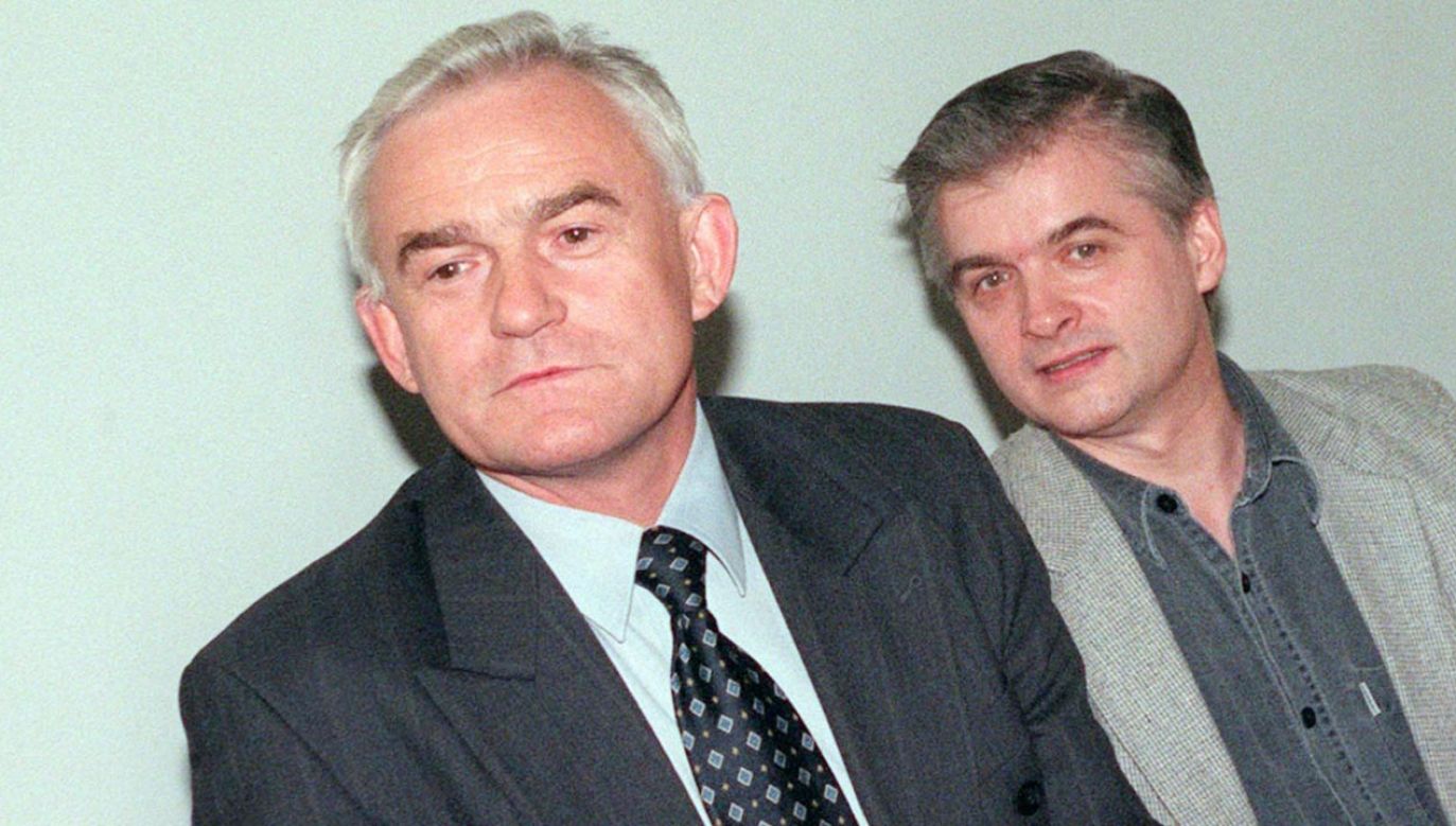 Od lewej: Leszek Miller i Włodzimierz Cimoszewicz, rok 1998 (fot. PAP/CAF Piotr Walczak)