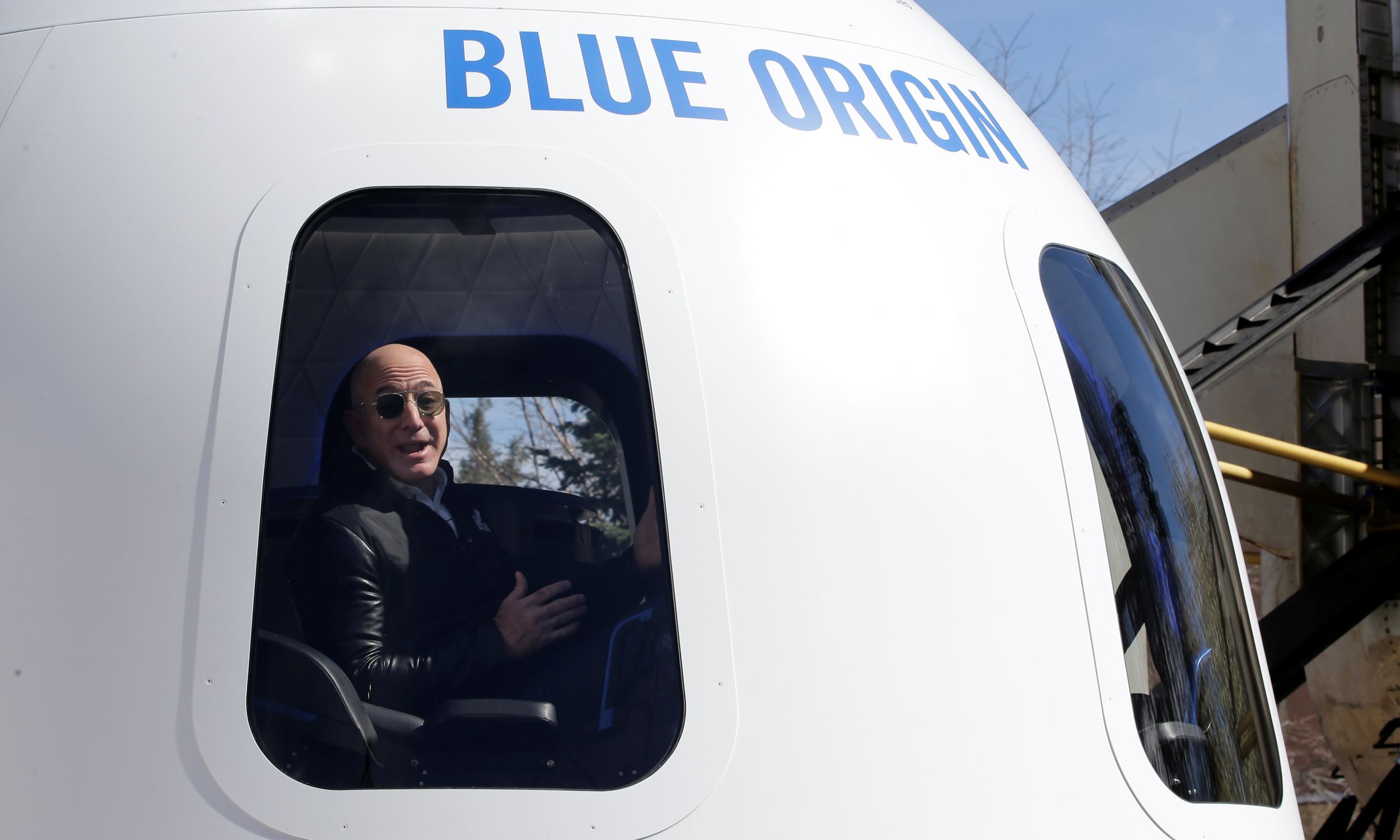 Firma Blue Origin, „kosmiczne dziecko” Jeffa Bezosa i ich kapsuła podczas 33. sympozjum kosmicznego w Colorado Springs w kwietniu 2017 roku. Fot. Reuters/Isaiah J. Downing