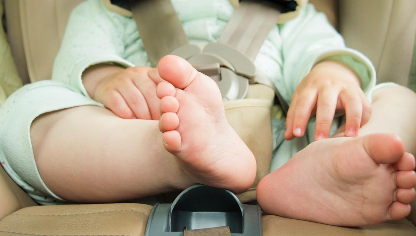 Dziecko w samochodzie (fot. Shutterstock; zdjęcie ilustracyjne)