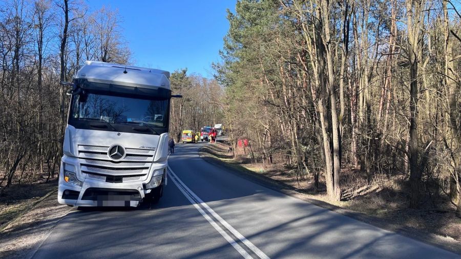Śmiertelny wypadek na DW480 w Ligocie – motocyklista zginął po zderzeniu z ciężarówką