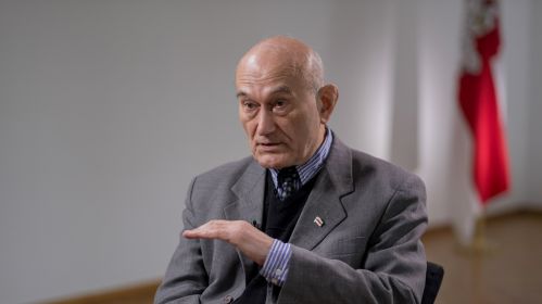 Палітык Зянон Пазняк падчас інтэрв'ю ў Беларускім доме ў Варшаве, Польшча. 21 красавіка 2024 года. Фота: Анастасія Дубровіна / Белсат