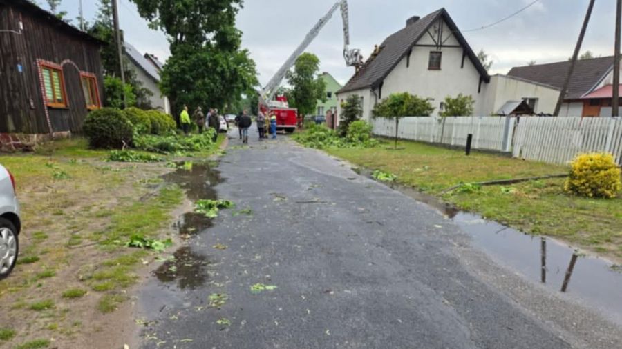 Trzcianka, trąba powietrzna (fot. Łukasz Kuliński - Wielkopolski Łowca Burz/Adrian Piątek/Polscy Łowcy Burz/Facebook)